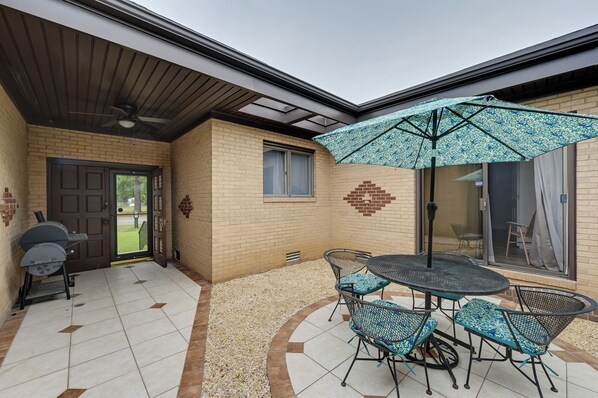 Rumah (4 Bedrooms) | Bagian depan properti