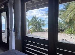 1 bedroom, free WiFi, bed sheets - Sandcastle House Oceanfront Paradise in Fernandez Bay (New Bight)