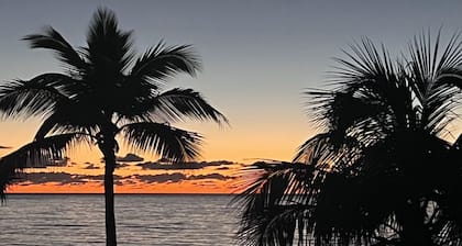 Sandcastle House Oceanfront Paradise in Fernandez Bay