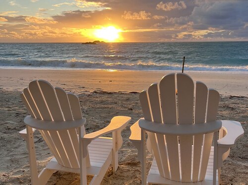 Sandcastle House Oceanfront Paradise in Fernandez Bay