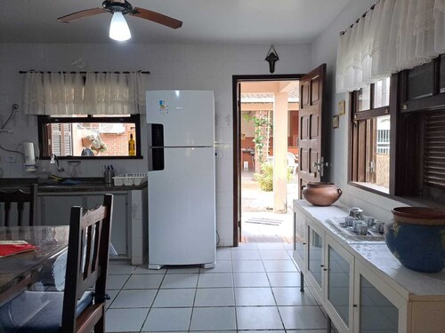 Casa Enelzi 2 Suites + 2 Quartos, 3 WCs 80 m da Praia. Garagem, Gourmet. 10 pax