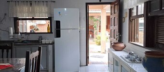 Casa Enelzi 2 Suites + 2 Quartos, 3 WCs 80 m da Praia. Garagem, Gourmet. 10 pax