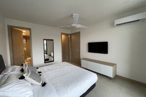 2 bedrooms, in-room safe, iron/ironing board, free WiFi