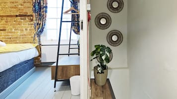 4 soverom, strykejern/-brett, wi-fi (inkludert) og sengetøy