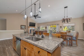 Interior - Bronco Bear's Hideaway- Golf, BLS, EV charger (Arnold)