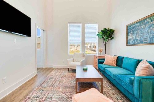 Pelican House/Prime Location W/Luxury Amenities