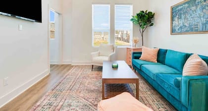 Pelican House/Prime Location W/Luxury Amenities