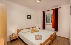 2 bedrooms, iron/ironing board, free WiFi, bed sheets - Awesome apartment in Baska with kitchen (Baska)