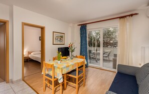 TV - Awesome apartment in Baska with kitchen (Baska)