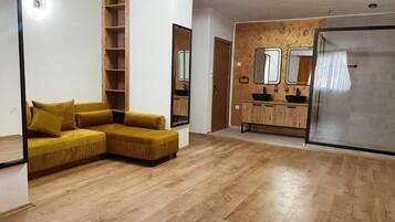 Classic Apartment | 1 bedroom, free WiFi