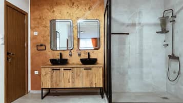 Classic Apartment | Bathroom