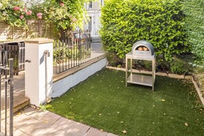 Property grounds - Superior Kensington, London Flat With Free Wi-fi (London)