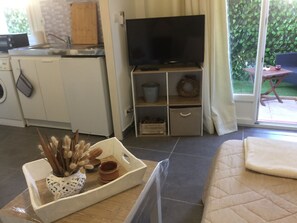 1 bedroom, iron/ironing board, WiFi, bed sheets - Joli Studio rdc Avec Jardin Privé et Ombragé (LE CANNET DES MAURES)