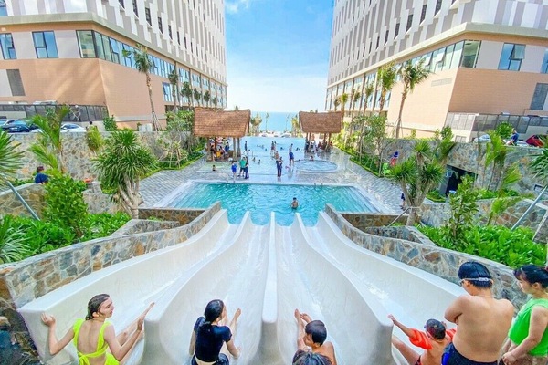 6 outdoor pools
