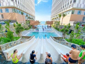 6 outdoor pools