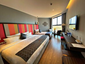 1 bedroom, Egyptian cotton sheets, premium bedding, down comforters