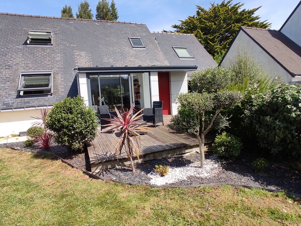 المنشأة من الخارج