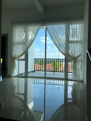 Deluxe Villa | Living area | 50-inch Smart TV with digital channels, Netflix, streaming services - Hom Villa 16-25 pax (Bandar Penawar)