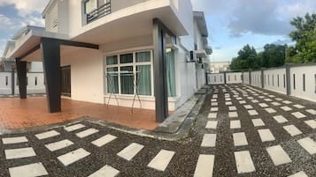 Mặt tiền nơi lưu trú