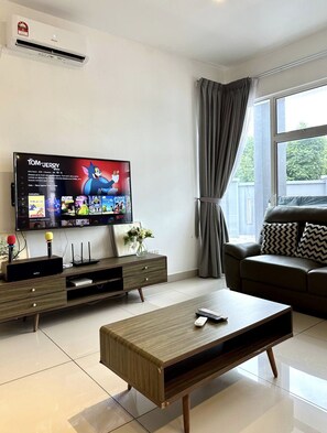 Deluxe Villa | Living area | 50-inch Smart TV with digital channels, Netflix, streaming services - Hom Villa 16-25 pax (Bandar Penawar)