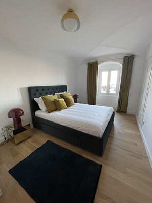 3 chambres, fer et planche à repasser, Wi-Fi gratuit, draps fournis