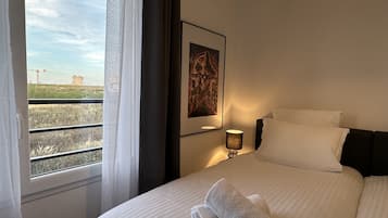 2 bedrooms, iron/ironing board, travel crib, free WiFi
