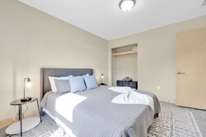 3 bedrooms, desk, iron/ironing board, travel cot