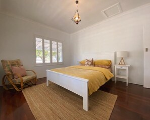 2 室のベッドルーム、アイロン / アイロン台、ベッドシーツ