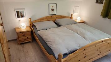 3 間睡房、書桌、熨斗/熨衫板、上網