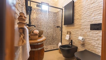 Doccia, asciugacapelli, bidet, asciugamani