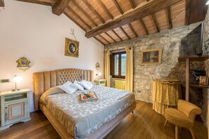 13 室のベッドルーム、アイロン / アイロン台、WiFi (無料)、ベッドシーツ