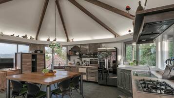 KĂŒhlschrank, Mikrowelle, Ofen, Herdplatte