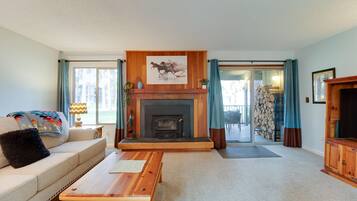 Télévision, cheminée