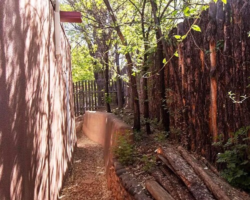 Garcia Steet Casita in the Historic District!