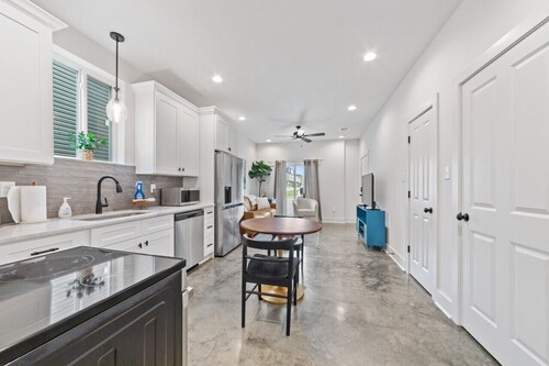 Jazz House/King Bed/Cozy and Clean/Instant Book