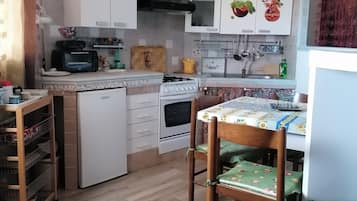 開放式客房, 多張床 | 私人廚房 | 電冰箱、烤箱、鍋具/餐盤/廚房用品