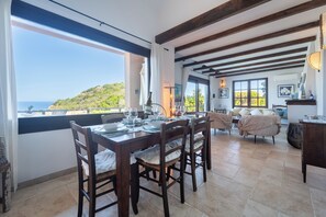 Dining - Detached Villa with private Pool and amazing Sea view (Sardinien)