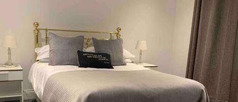 2 camere, una scrivania, Wi-Fi gratuito, lenzuola