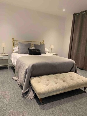 2 habitaciones, escritorio, wifi gratis y ropa de cama