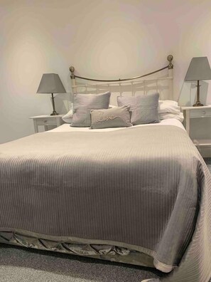 Leilighet, 2 queensize-senger | 2 soverom, skrivebord, wi-fi (inkludert) og sengetøy