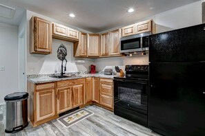 冷�蔵庫、電子レンジ、オーブン、コンロ