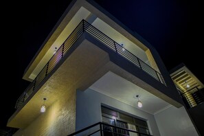 Exterior - Spacious 4-Bedroom Oasis with Rooftop View - Near Kigali Airport & City Center (Kigali)