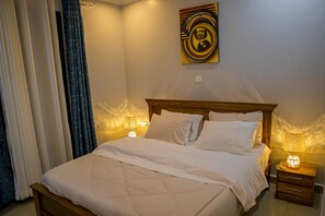 4 bedrooms, iron/ironing board, WiFi, bed sheets - Spacious 4-Bedroom Oasis with Rooftop View - Near Kigali Airport & City Center (Kigali)