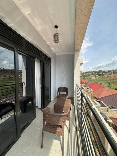 Spacious 4-Bedroom Oasis with Rooftop View - Near Kigali Airport & City Center