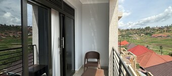 Spacious 4-Bedroom Oasis with Rooftop View - Near Kigali Airport & City Center