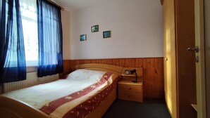 2 bedrooms, free WiFi, bed sheets