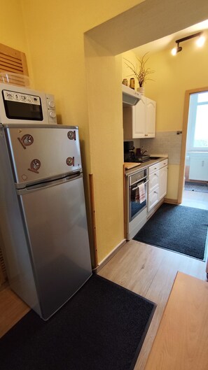 Fridge, microwave, stovetop, coffee/tea maker - Ferienwohnung Vintage (Burgstädt)