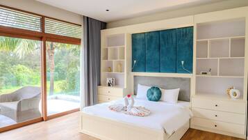 Colchones con pillow-top y caja de seguridad en la habitación