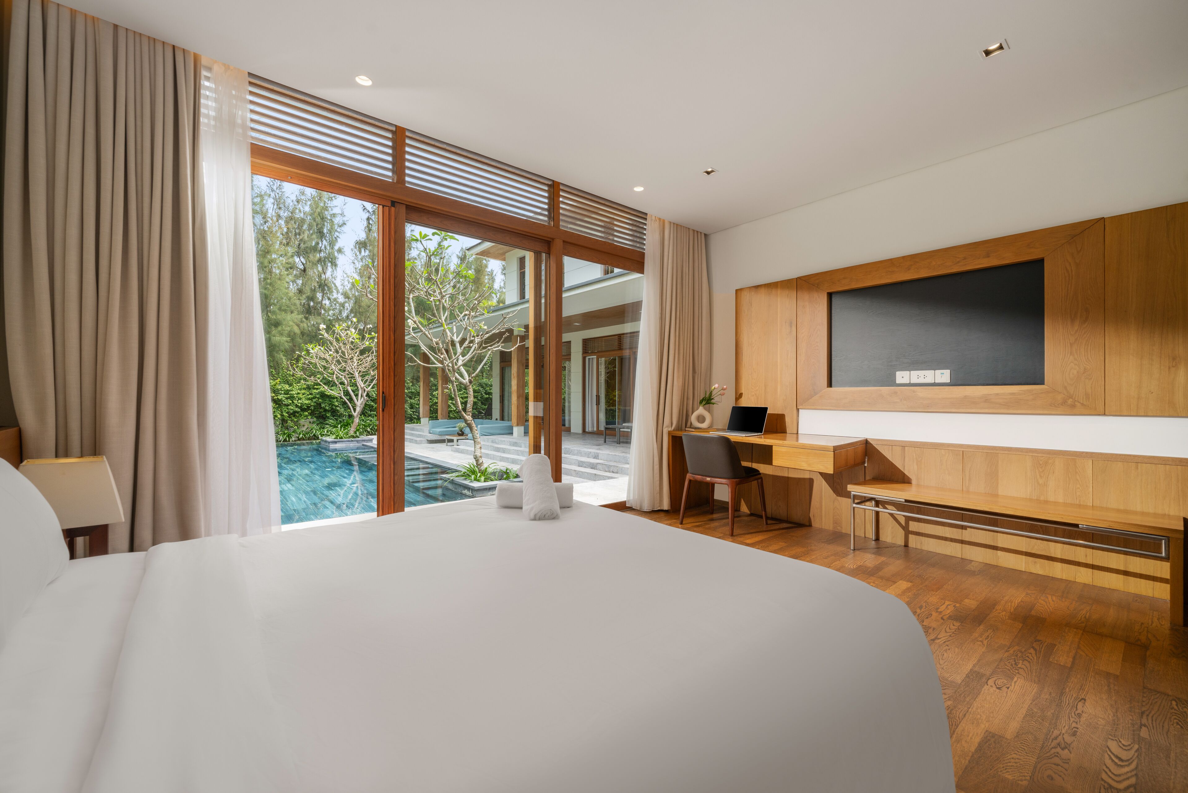 プレミアム ヴィラ 4 ベッドルーム プライベートプール | ピロートップベッド、セーフティボックス (室内)、客室ごとに異なる装飾、客室ごとに異なるインテリ  ア