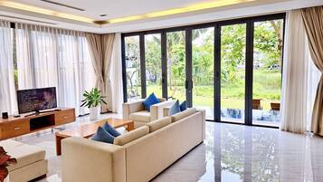 Televisión de pantalla plana, juguetes